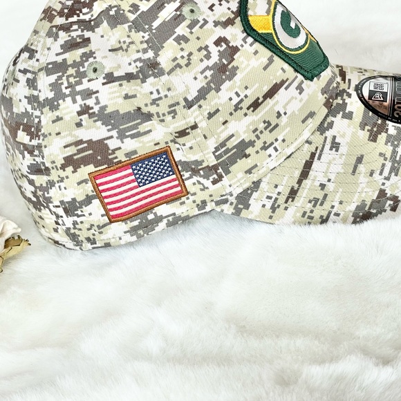 New with tags GREEN BAY PACKERS OFFICIAL NFL HAT CREAM & GREEN CAMO  w/logo - Picture 3 of 6